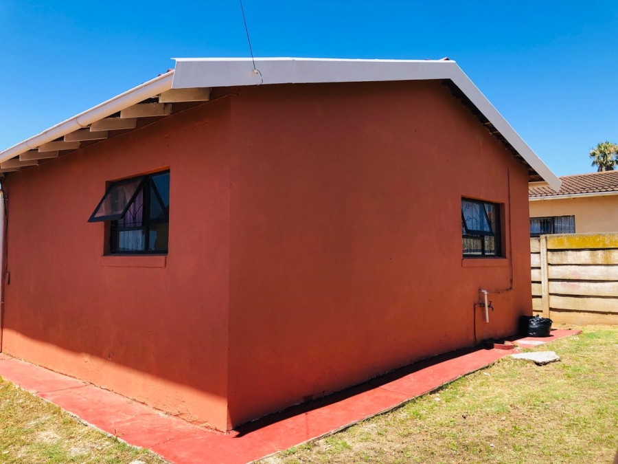 2 Bedroom Property for Sale in Kwa Nobuhle Eastern Cape